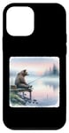 Coque pour iPhone 12 mini Canne à pêche à l'ours au bord du lac brumeux à l'aube
