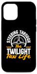 Coque pour iPhone 13 Midnight Cruiser Taxi Driver Essential