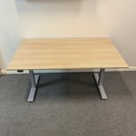 Beltton Höj- och Sänkbart Skrivbord 160x80cm Färg på stativ: Silver - bordsskiva: Ek laminatskiva