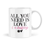 Tongue in Peach Mug pour animal domestique | All You Need is Love and A Bulldog Mug | Mug fantaisie pour thé, café, ami, chiot, chat, fourrure, bébé, grand-mère, maman, fille | MBH2086