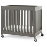 Boutique Lit bébé pliable en bois gris Lit de voyage portable pour bébé avec matelas & roulettes Lit d'appoint / lit supplémentaire complet Convient
