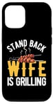 Coque pour iPhone 12/12 Pro Stand Back Wife is Grilling Barbecue rétro