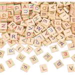 300 st färgglada träbokstäver slumpmässigt blandade stora bokstäver trä färgglada Scrabble-plattor bokstäver träbitar för att göra alfabetsunderlägg och