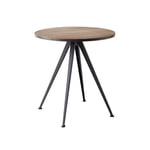 HAY - Pyramid Café Table 21 - Black Base - Smoked Oak - Ø70 cm - Ruokapöytä - Friso Kramer,Wim Rietveld - Puun värinen - Metalli/Puu