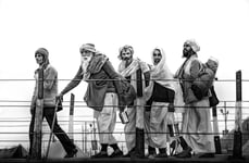 Pilgrims Walking To Kumbh Mela Poster, Storlek 21x30 cm 70x100 cm
