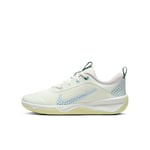 NIKE Omni Multi-Court Sneaker, Summit White/Cobalt Bliss-Citron Tint, 4 UK