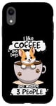 Coque pour iPhone XR Tasse à café humoristique avec inscription « I Like Coffee Dogs And Maybe 3 People »