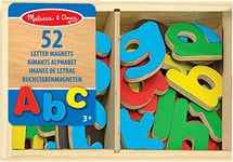 Melissa & Doug Aimants Alphabet En Bois, 52 lettres magnétiques en bois, Jouets d'apprentissage, Jouet Montessori en bois, Jouet créatif, Cadeau pour garçon ou fille de 3 4 5 6 7 ans