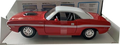 Dodge Challenger R/T Coupe 1970 in red / white, 1:24 scale car model from Maisto