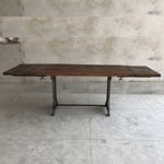 Industriellt matbord i återvunnet trä 90 x 160-240 cm