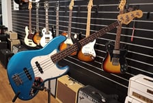Begagnad Fender Standard Jazz Bass