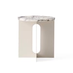 Audo Copenhagen - Androgyne Side Table Calacatta Vola Marble Ivory Base - Småbord & sidobord - Danielle Siggerud - Beige - Sten