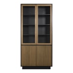 Englesson - Line Vitrinskåp Sockel 6634BW-B Burned Walnut / Black - Skåp och vitrinskåp - Brun,Träfärgad,Vit - Glas/MDF/Trä