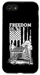 Coque pour iPhone SE (2020) / 7 / 8 Cabane d'extérieur Freedom en bois avec drapeau américain vertical