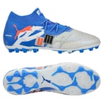 PUMA Future 8 Ultimate MG Forever - PUMA White/Blå/Grå/PUMA Svart/Röd LIMITED EDITION, storlek 42½