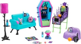 Monster High Student Lounge Playset, Doll House Furniture and Themed Accessories with Two Pets and Working Vending Machine, HRP57