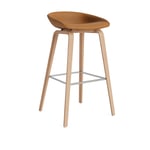 HAY - About a Stool AAS33 High, Stainless Footrest, WB Lacquered Oak/Cat.6 Sense Cognac - Barstolar - Hee Welling - Metall/Trä/Plast