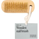 BODY LAB Wooden Nail Brush Nagelborste i trä 1 st