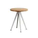 HAY - Pyramid Coffee Table 51 - Beige Base - Oiled Oak - Ø45,5 x H54 cm - Träfärgad - Soffbord - Metall/Trä