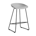 HAY About a Stool 38 Low barstol 2.0 Concrete grey-svart stålstativ