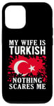 Coque pour iPhone 13 Drapeau turc « My Wife Is Turkish Nothing Scares Me »
