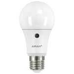 Airam LED-lamppu hämärätunnistimella 10,7W/830 E27