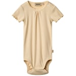 Wheat Edna Ribbad Kortärmad Baby Body Macadamia | Beige | 62 cm