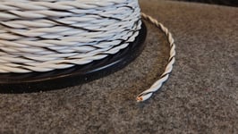 Tvinnad 1.5 kvmm högtalarkabel, vit