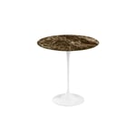 Knoll - Saarinen Round Table - Småbord, Vitt underrede, skiva i glansig brun Emperador marmor, Ø 51 - Brun - Sidobord - Metall/Sten