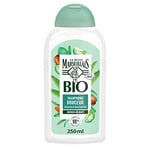 Le Petit Marseillais - Shampooing Douceur Amande & Aloe Vera BIO (flacon de 240 ml) – Shampoing pour cheveux délicats – 98 % d'ingrédients d'origine naturelle, sans sulfate et sans silicone