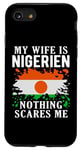 Coque pour iPhone SE (2020) / 7 / 8 Drapeau du Niger avec inscription « My Wife Is Nigerien Nothing Scares Me »