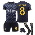 Real Madrid bortaställ för barn 23/24 med strumpor och skyddsutrustning 8 KROOS 8 KROOS Children's size 26