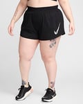 Nike One Swoosh Dri-FIT fôret løpeshorts med mellomhøyt liv til dame (Plus Size)