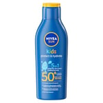 NIVEA SUN Lait solaire KIDS Protect & Play FPS 50+ (1 x 200 ml), crème solaire hydratante pour peau sensible des enfants, protection solaire UVA/UVB résistante à l'eau