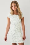 Ellos Collection - Klänning med off shoulder-design - Vit