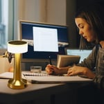 Batteridriven bordslampa, trådlös LED-skrivbordslampa med touch-kontroll, 3-nivåers ljusstyrka, USB-skydd för ögonen, dekorationsnattlampa Gold