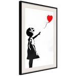 Plakat - Little Girl with a Balloon - 30 x 45 cm - Sort ramme med passepartout