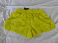 LADIES ASICS SIZE XS PACE WOVEN 3.5 INCH YELLOW SHORTS - NEW WITH TAGS