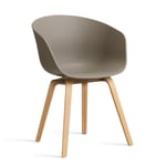 HAY About a Chair 22 stol 2.0 Khaki-lackerat ekstativ