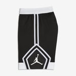 The Jordan Dri-FIT Shorts are ready to ball with you. Sweat-wicking technology helps keep kids dry and comfortable. In honour of the Chicago Bulls' classic kit, they feature retro diamond panelling. Younger Kids' - Black