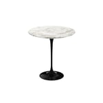 Knoll - Saarinen Round Table - Småbord, Svart underrede, skiva i matt vit Calacatta marmor, Ø 51 - Svart - Sidobord - Metall/Trä