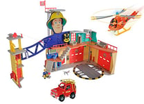 Simba 109252613 – Station de Sam le Pompier Mega XXL – Station de pompiers avec hélicoptère Wallaby, voiture de pompier 4 x 4 (rouge) et figurines de Sam, Tom & Penny, jouet pour enfants à partir de 3