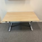 Wulff Höj och sänkbart skrivbord 100x60cm, 2 motorigt, 7 års garanti Färg på stativ: Silver - bordsskiva: Ek laminatskiva