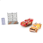 Disney Pixar Cars Voitures Crazy 8 Crasher Rétro friction, 2 véhicules fous cabossés, Pushover & Flash McQueen, jouet pour enfant, FCW08