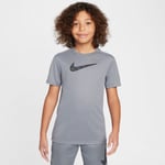 Nike Trophy23 SS Top Grå S 128-137 för löpning - Bekväm och funktionell tröja