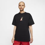 Sail away in the Nike SB T-Shirt. Soft fabric and a sailing-inspired take on Swoosh design create comfortable look that nods to' 90s nautical trends. Men's Skate T-Shirt - Black