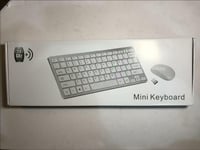 Black Wireless Small Keyboard & Mouse for Samsung UE32H5500 32-inch Smart TV