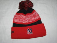 BNWT  NEW ERA MLB New York NY Yankees Snowfall Striped Bobble Beanie Hat   Red