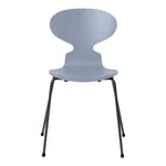 Fritz Hansen - Myran 3101 Lavendel Blue Färgad Ask/Warm Graphite - Blå - Matstolar - Metall/Trä