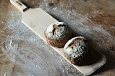 Brödspade trä - extra smal m handtag: Bakspade avlång med handtag